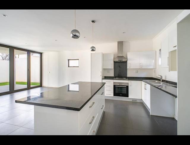 3 BEDROOM TOWNHOUSE FOR SALE IN BRYANSTON